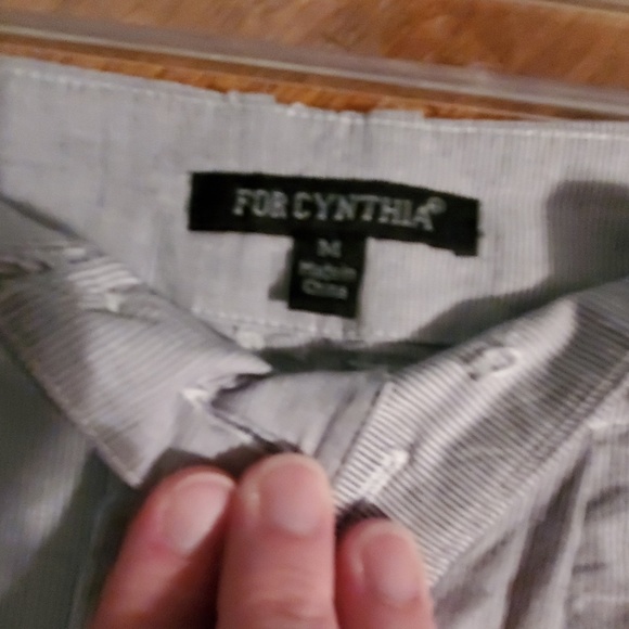 For Cynthia Seersucker Cuffed Shorts - Picture 3 of 4